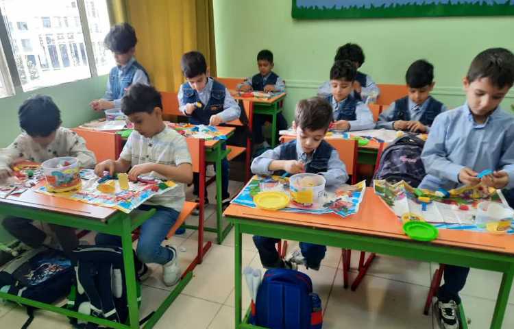 کشیدن نقاشی و خمیر بازی 4