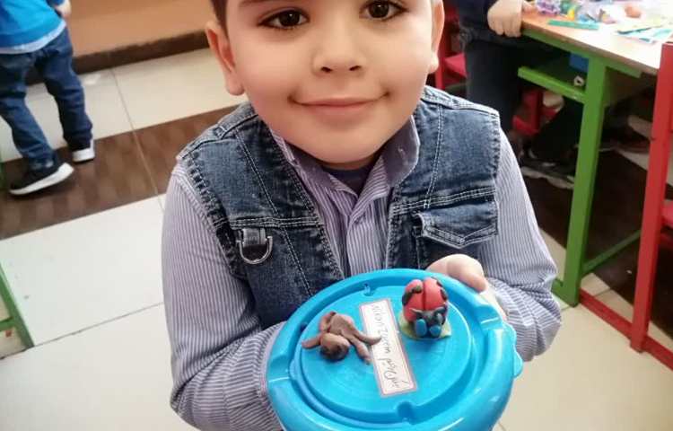 کفشدوزک با خمیربازی 1