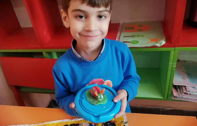 کفشدوزک با خمیربازی 7