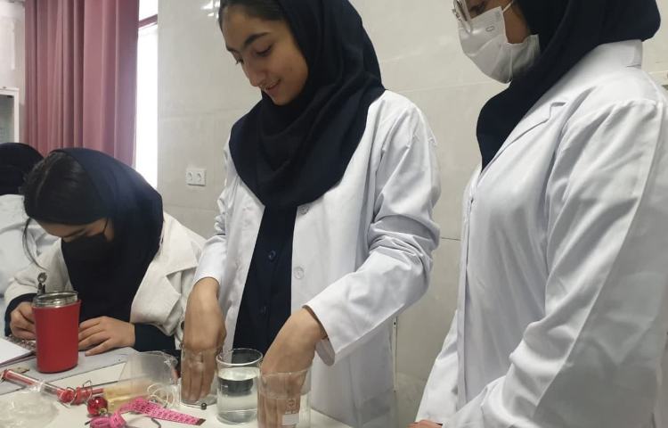 کلاس آزمایشگاه درس فیزیک 1