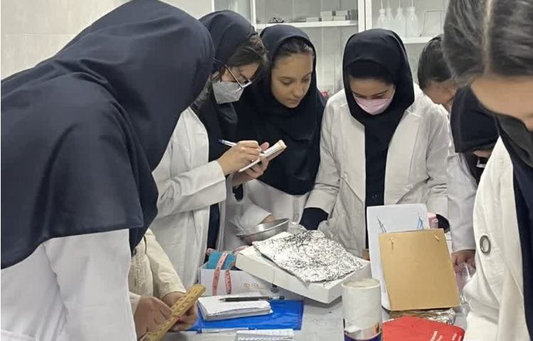 کلاس آزمایشگاه درس فیزیک 3