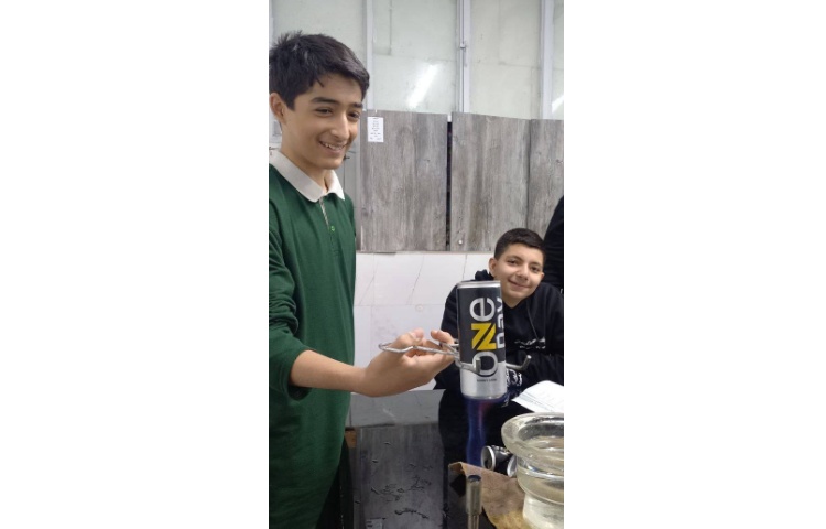 کلاس آزمایشگاه پایه نهم 5