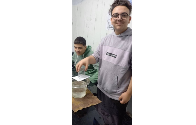 کلاس آزمایشگاه پایه نهم 9