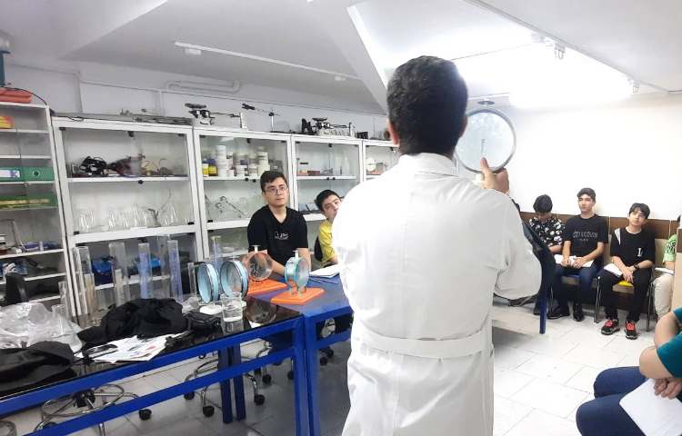کلاس آزمایشگاه