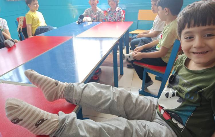 :کلاس استقلال من، موضوع پا کردن جوراب و کفش 2