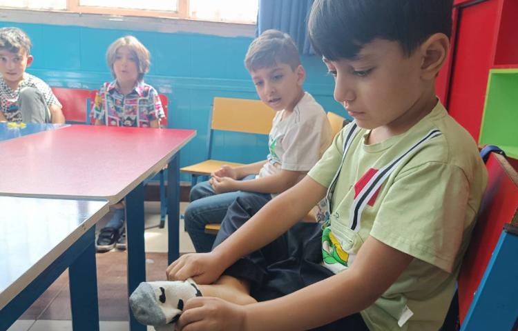 :کلاس استقلال من، موضوع پا کردن جوراب و کفش 3