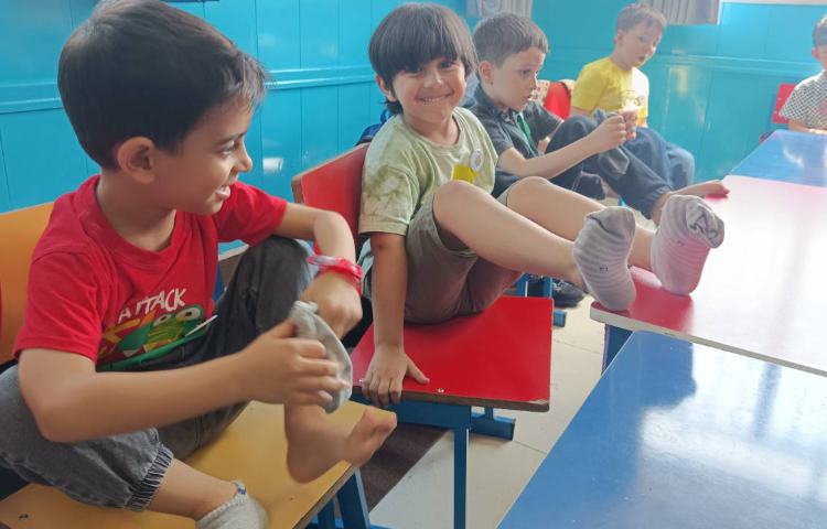 :کلاس استقلال من، موضوع پا کردن جوراب و کفش 5