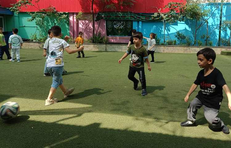 : کلاس بازی و ورزش، آشنایی با اصول اولیه فوتبال 1