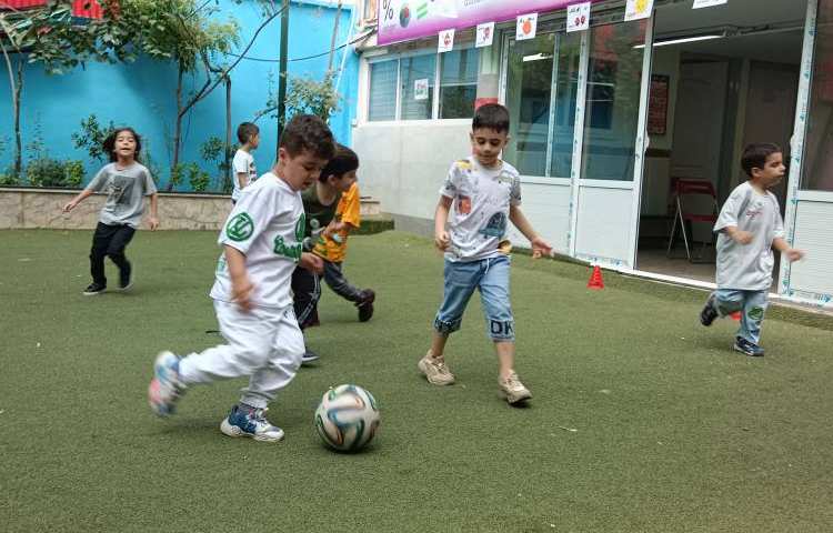 : کلاس بازی و ورزش، آشنایی با اصول اولیه فوتبال 3