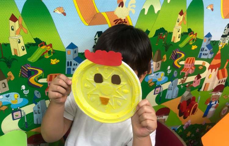 کلاس با طبیعت آشنایی با حیوانات ، رنگ کردن بشقاب و درست کردن صورتک حیوانات و اجرای نمایش با انها 3