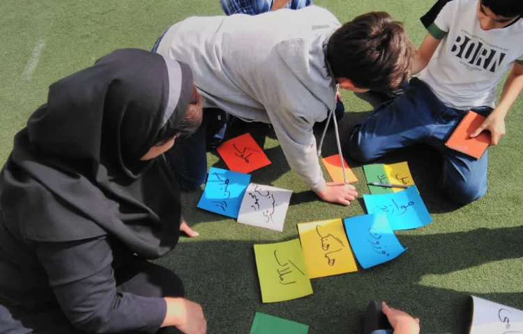 کلاس بدون دیوار با مضمون فارسی 6