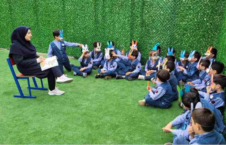 کلاس بدون دیوار درس مدرسه ی خرگوش ها