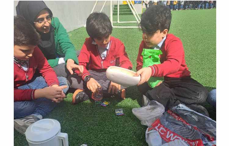 کلاس بدون دیوار و کاشت سبزه مربوط به مبحث گیاهان جهت تثبیت و یادگیری عینی _تجربی 1