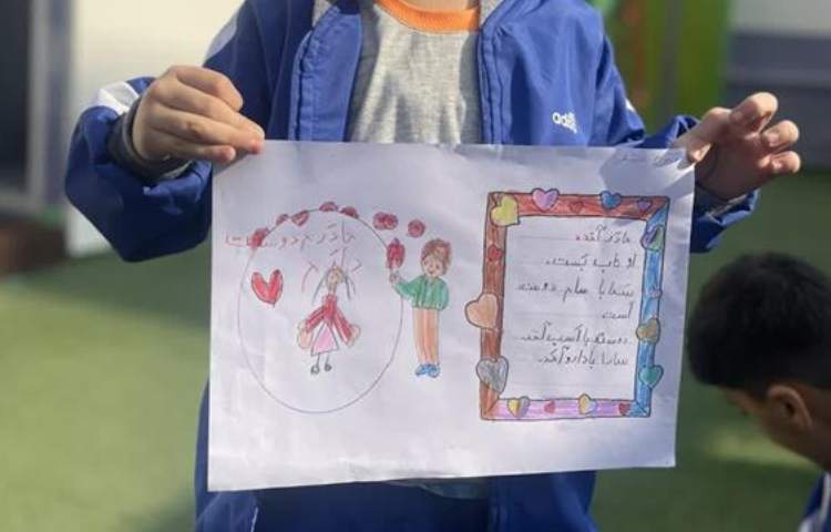 کلاس بدون دیوار (یادگیری نشانه ر نوشتن نام مادر ) 11