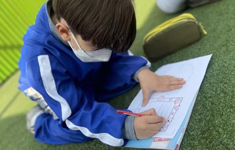 کلاس بدون دیوار (یادگیری نشانه ر نوشتن نام مادر ) 3