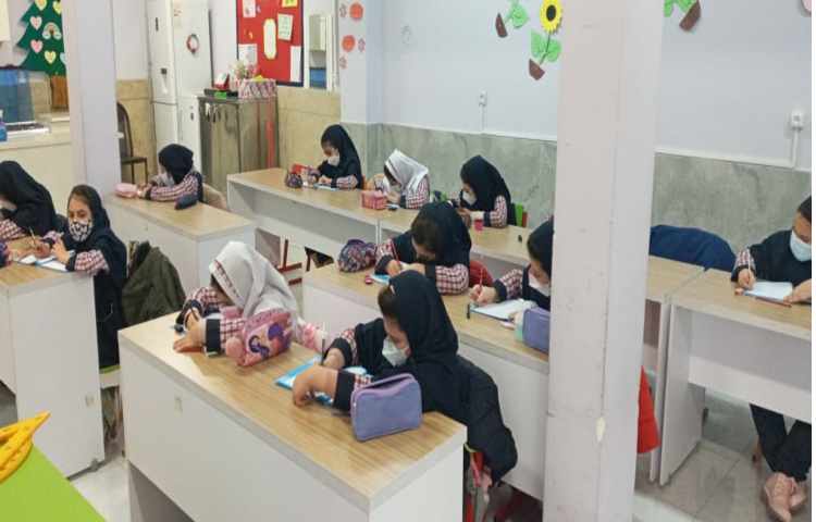 کلاس حضوری املا همراه با دانش آموزان 1
