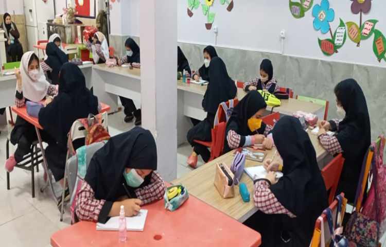 کلاس حضوری درس ریاضی همراه با دانش آموزان 2