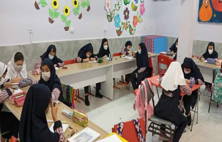 کلاس حضوری درس ریاضی همراه با دانش آموزان 3