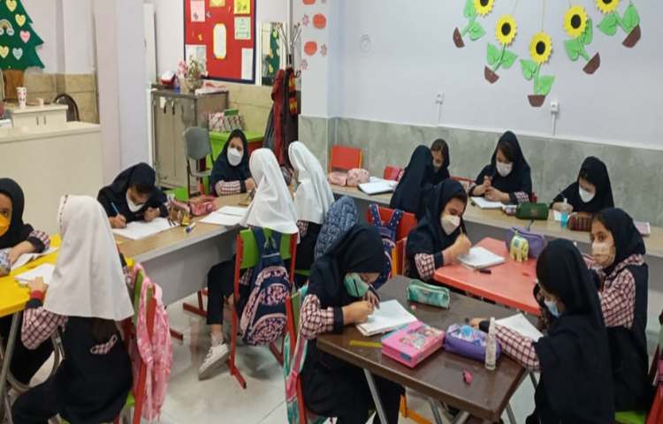 کلاس حضوری ریاضی همراه با دانش آموزان 1