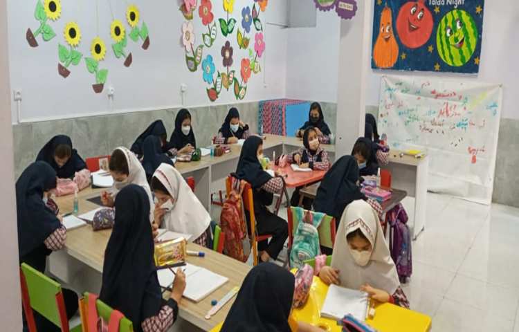 کلاس حضوری ریاضی همراه با دانش آموزان 2