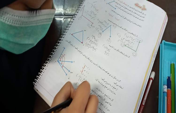 کلاس حضوری ریاضی همراه با دانش آموزان 3