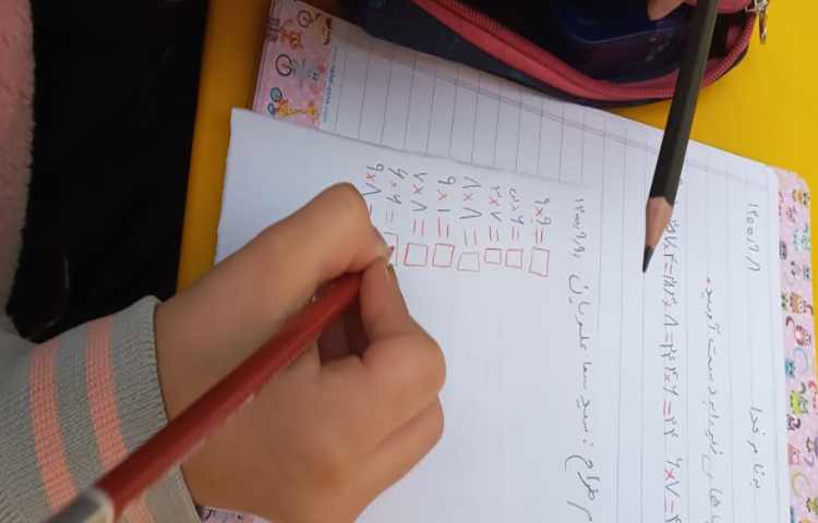 کلاس حضوری همراه با دانش آموزان 2