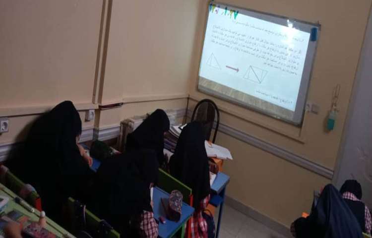 کلاس حل تمرین ریاضی توسط دانش آموزان 2