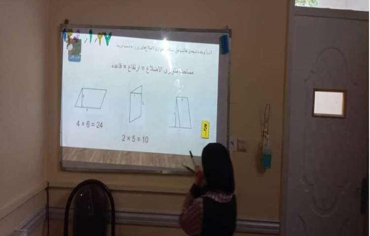کلاس حل تمرین ریاضی توسط دانش آموزان