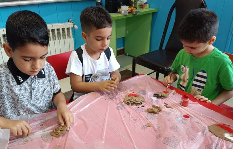 : کلاس خلاقیت، دستورزی کار با گل سفال 3