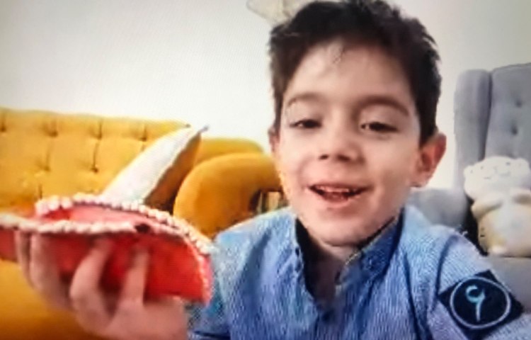 کلاس خوانداری با توجه به یادگیری نشانه‌ی (د) کاردستی دهان و دندان درست کردیم 2