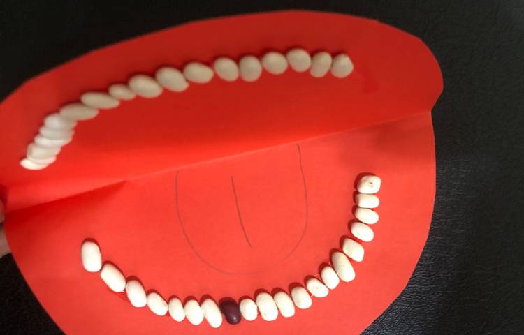 کلاس خوانداری با توجه به یادگیری نشانه‌ی (د) کاردستی دهان و دندان درست کردیم 3