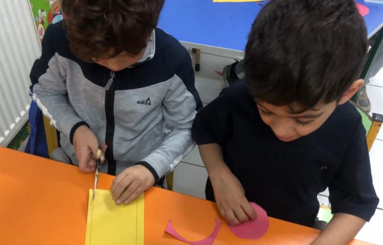 کلاس دستان توانا برش اشکال هندسی با قیچی و درست کردن اشکال مختلف 3