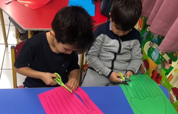 کلاس دستان توانا برش خطوط و درست کردن عروس دریایی 3