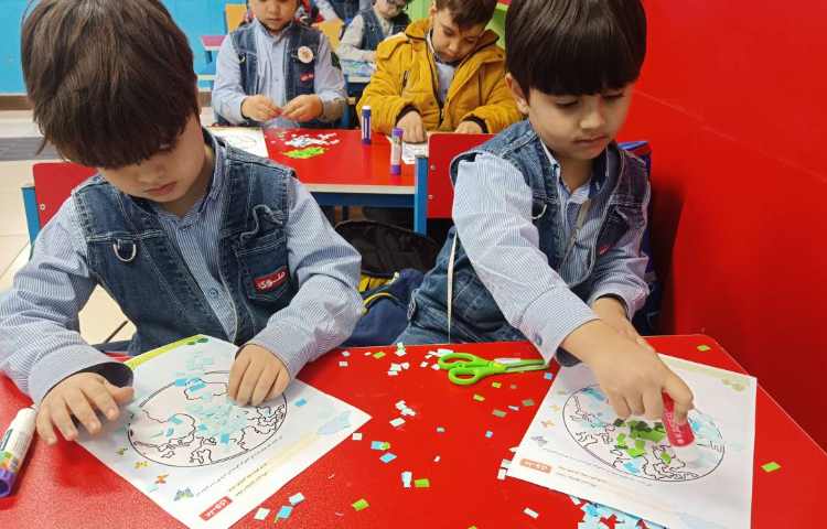 کلاس دستان توانا موضوع تکه چسبانی کره زمین 2