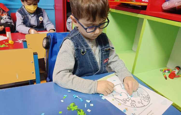 کلاس دستان توانا موضوع تکه چسبانی کره زمین 5