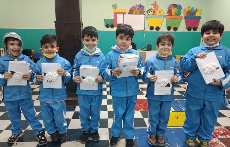 :کلاس دستان توانمند موضوع کلاژ (گ) آغاز گوسفند 2