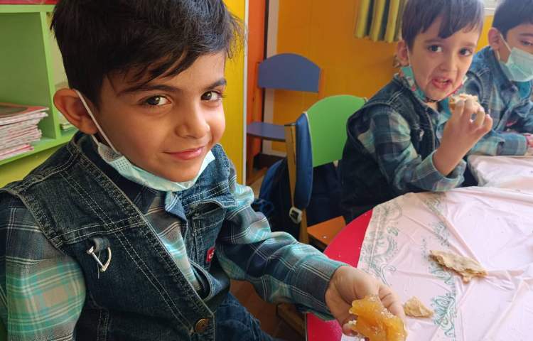 :کلاس دنیای رنگی من، صرف صبحانه با مربای دست پخت نوآموزان 3