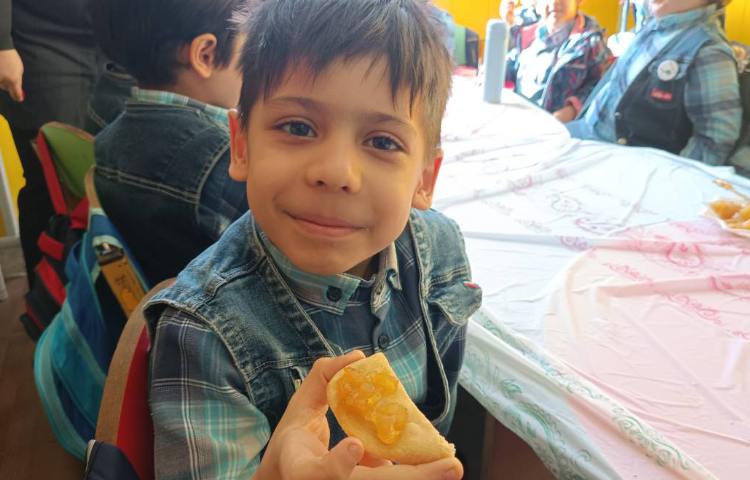 :کلاس دنیای رنگی من، صرف صبحانه با مربای دست پخت نوآموزان 4