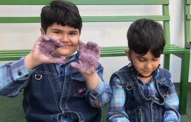 کلاس دنیای رنگی