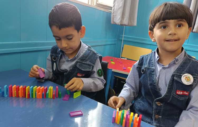 کلاس دومینو : اصولی قرار دادن دومینو با رعایت فاصله استاندارد 1