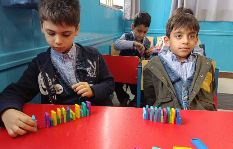 کلاس دومینو : اصولی قرار دادن دومینو با رعایت فاصله استاندارد 2