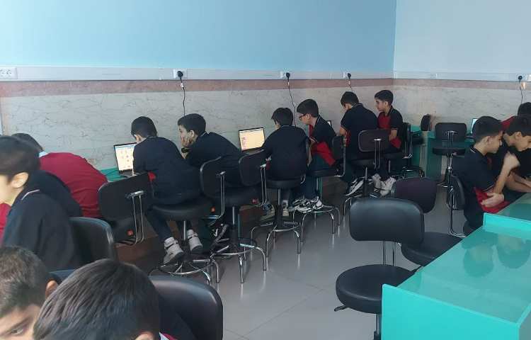 کلاس رایانه آموزش اسکرچ پایه پنجم 7