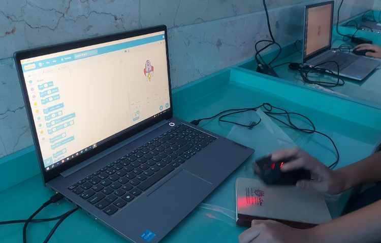 کلاس رایانه آموزش اسکرچ پایه پنجم