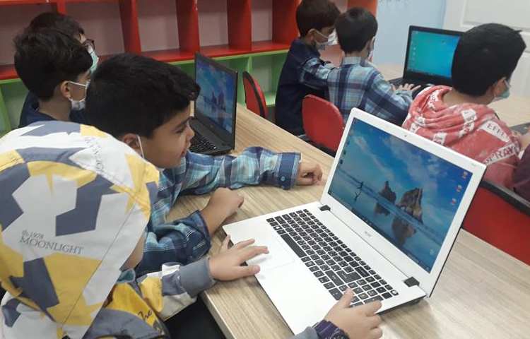 کلاس رایانه دانش آموزان پایه دوم دبستان علوی 3