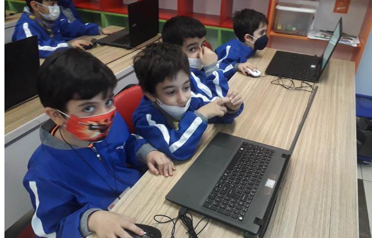 کلاس رایانه (مبحث پینت) پیش دبستان علوی 1