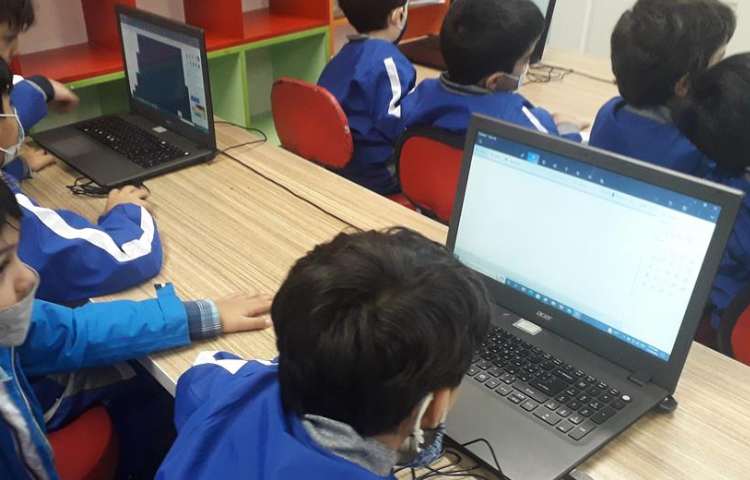 کلاس رایانه (مبحث پینت) پیش دبستان علوی 3