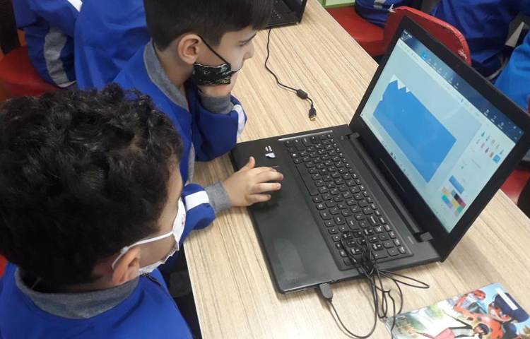 کلاس رایانه (مبحث پینت) پیش دبستان علوی 4