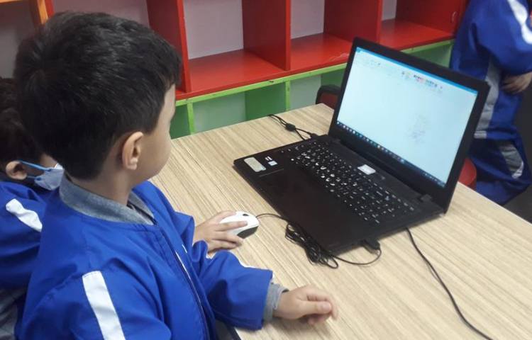 کلاس رایانه (مبحث پینت) پیش دبستان علوی 8