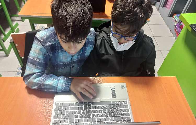 کلاس رایانه -پایه چهارم و پنجم