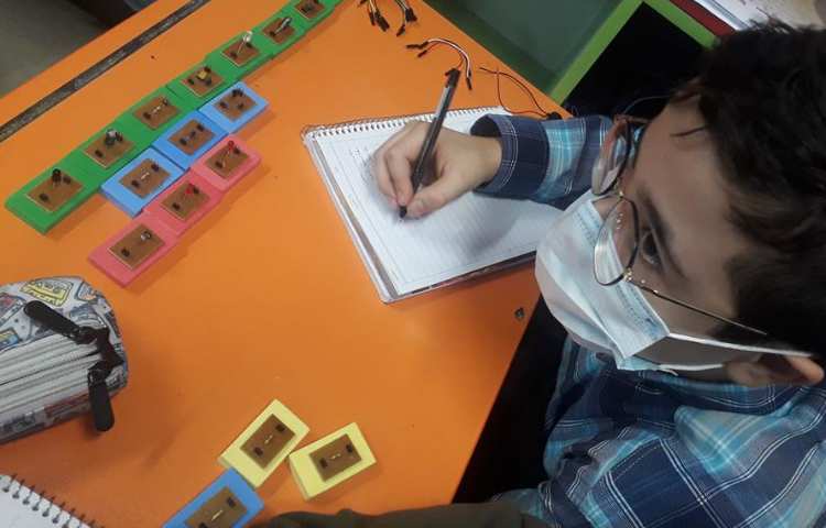 کلاس رباتیک (آشنایی با مقاومت ها رنگی ) 1